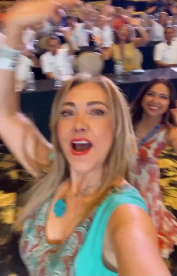 Selfie con el público · Energía en el auditorio
